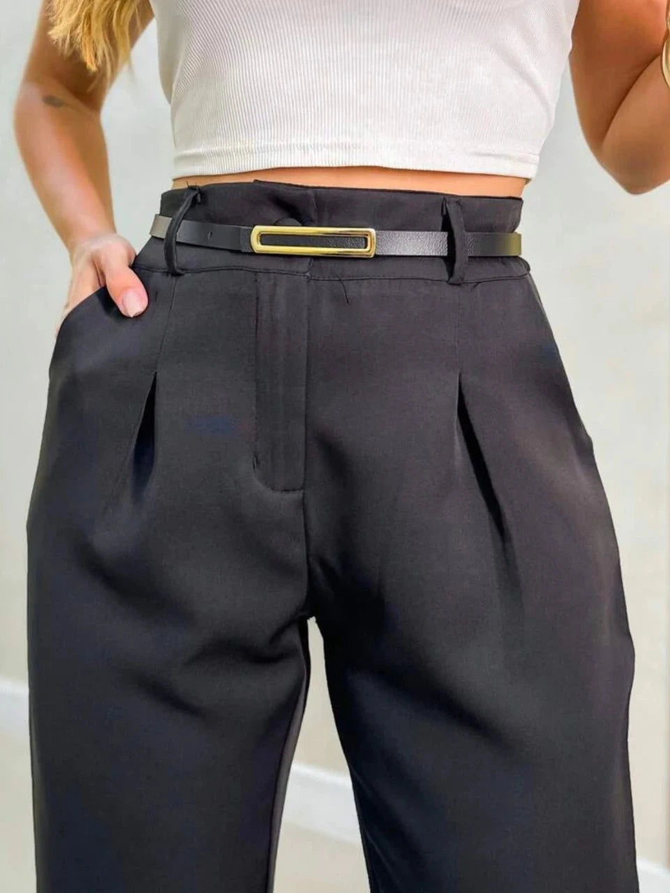 Calça Jogger Cenoura em Alfaiataria com Cinto Calça Jogger Cenoura PS1 Direct Ofertas