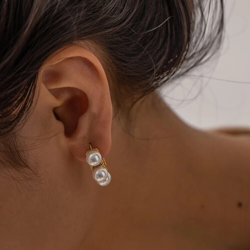 Brinco Meia Argola de Perolas Folheado a Ouro 18k - Direct Ofertas