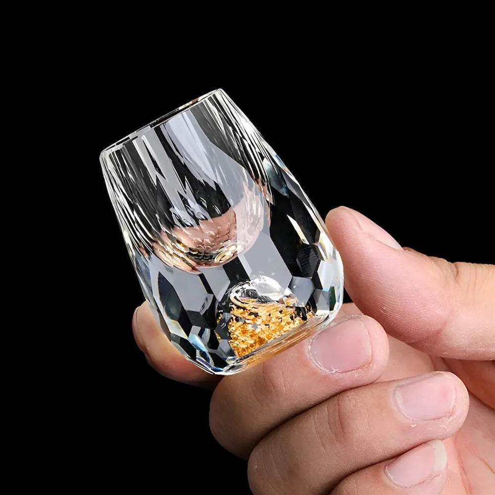 Copo Diamante Luxo com Fundo Duplo e Lascas Douradas para Baijiu, Licor, Cachaça, Tequila e Shots - Direct Ofertas